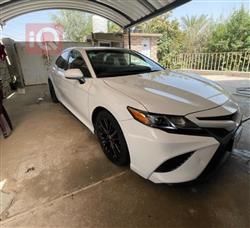 تۆیۆتا کامری